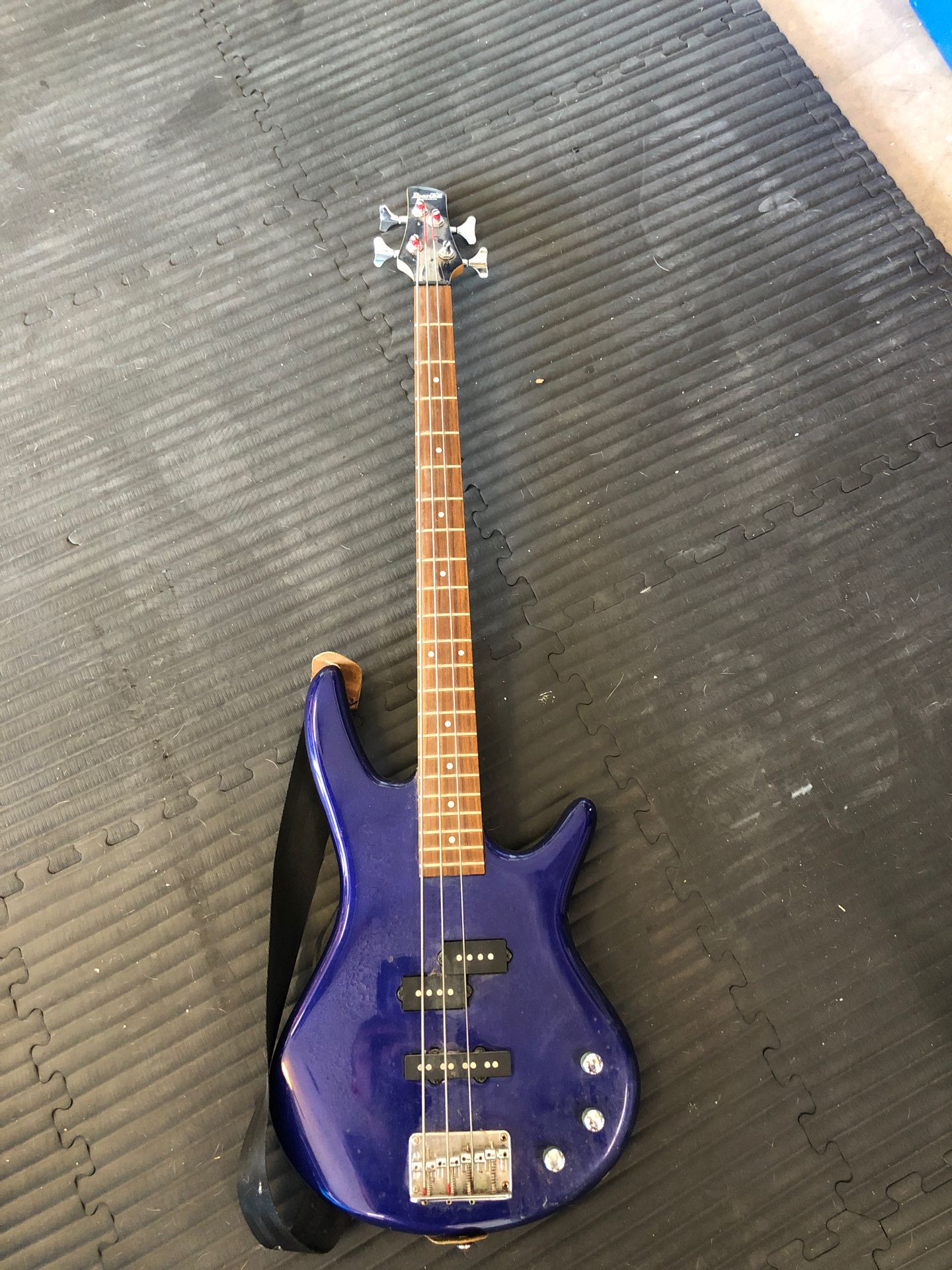 Ibanez bass with amp