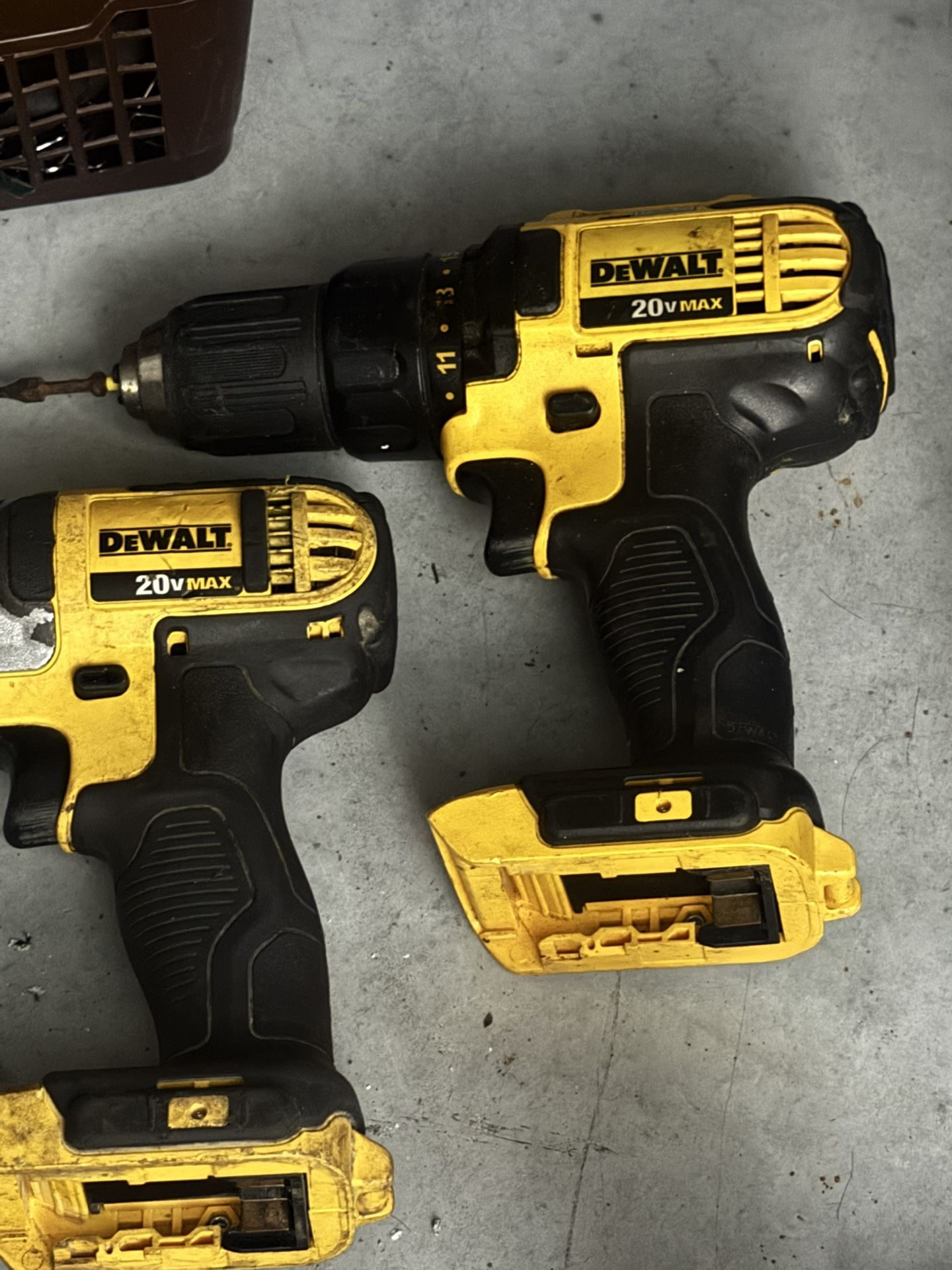 20 Bolt Max Impact And Drill No Batteries Used But Work great
