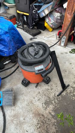 Ridgid 9 gal shop  vacuum wet/dry.