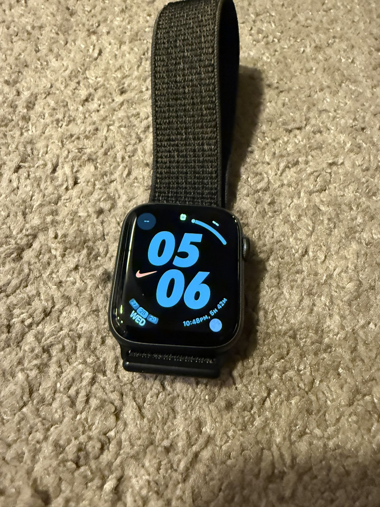 Apple Watch Series 5 Cellular And WiFi 32GB 44mm