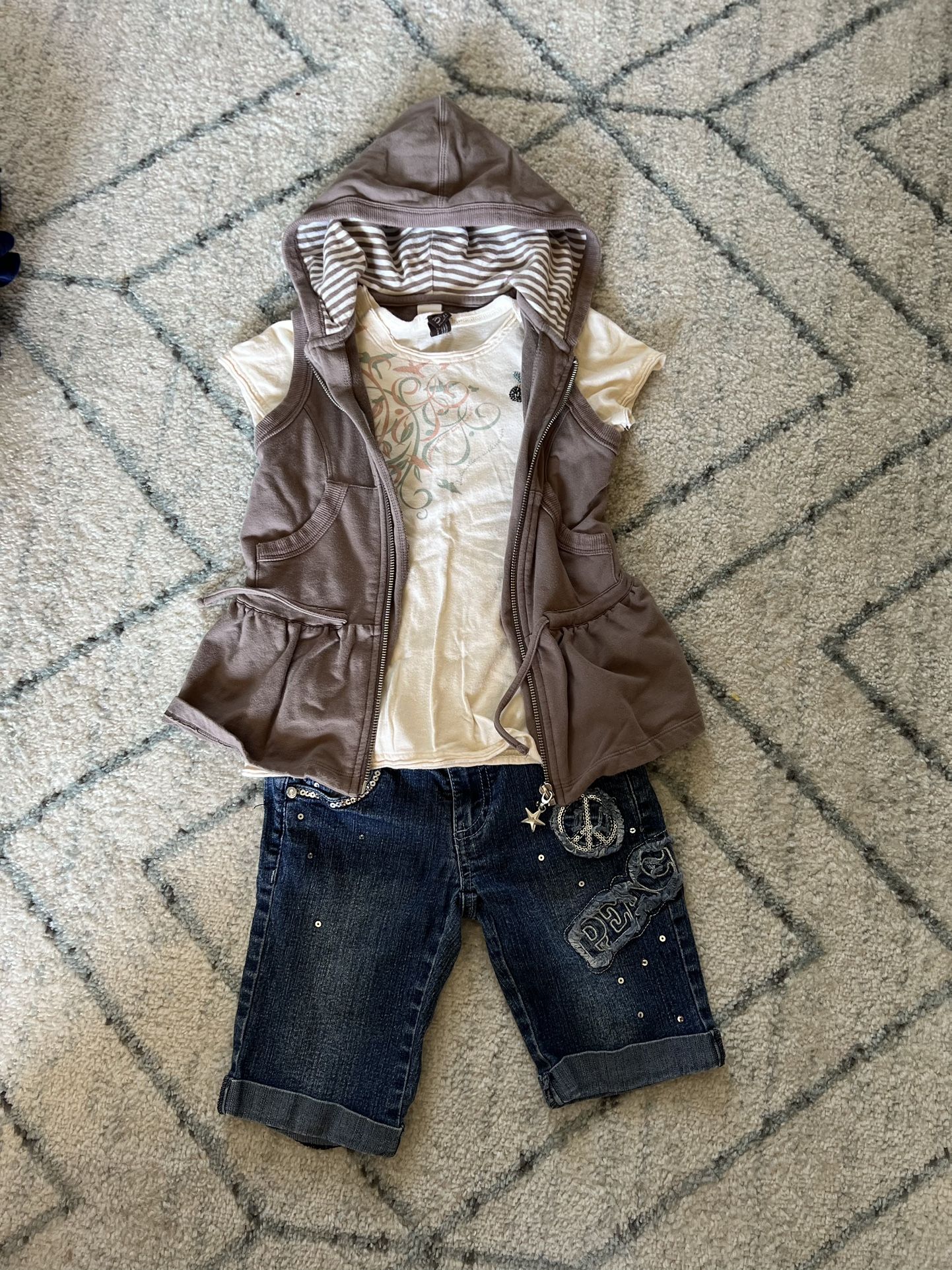 Size 6/7 Girls Vintage Y2K outfit 2000s