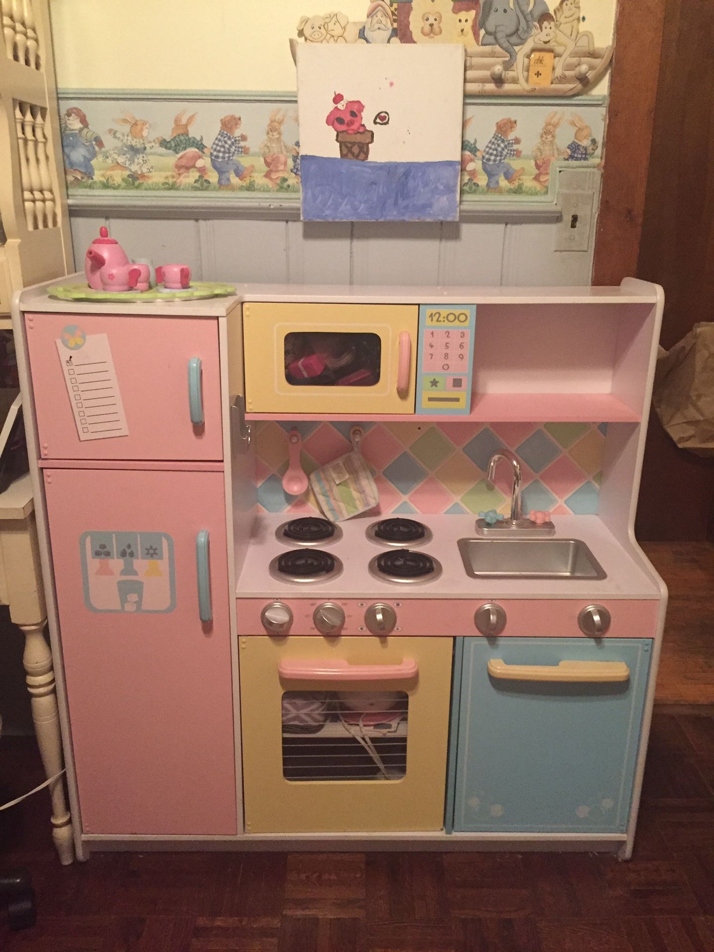 Kids Toy Kitchen in good condition with accessories