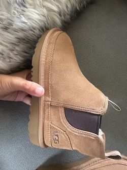 NEW never worn kid UGG Neumel Chelsea boots