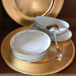 Noritake China Gravy server with Ladle and 6 matching Plates