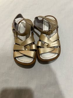 Gold girls size 7C Salt water Sandals