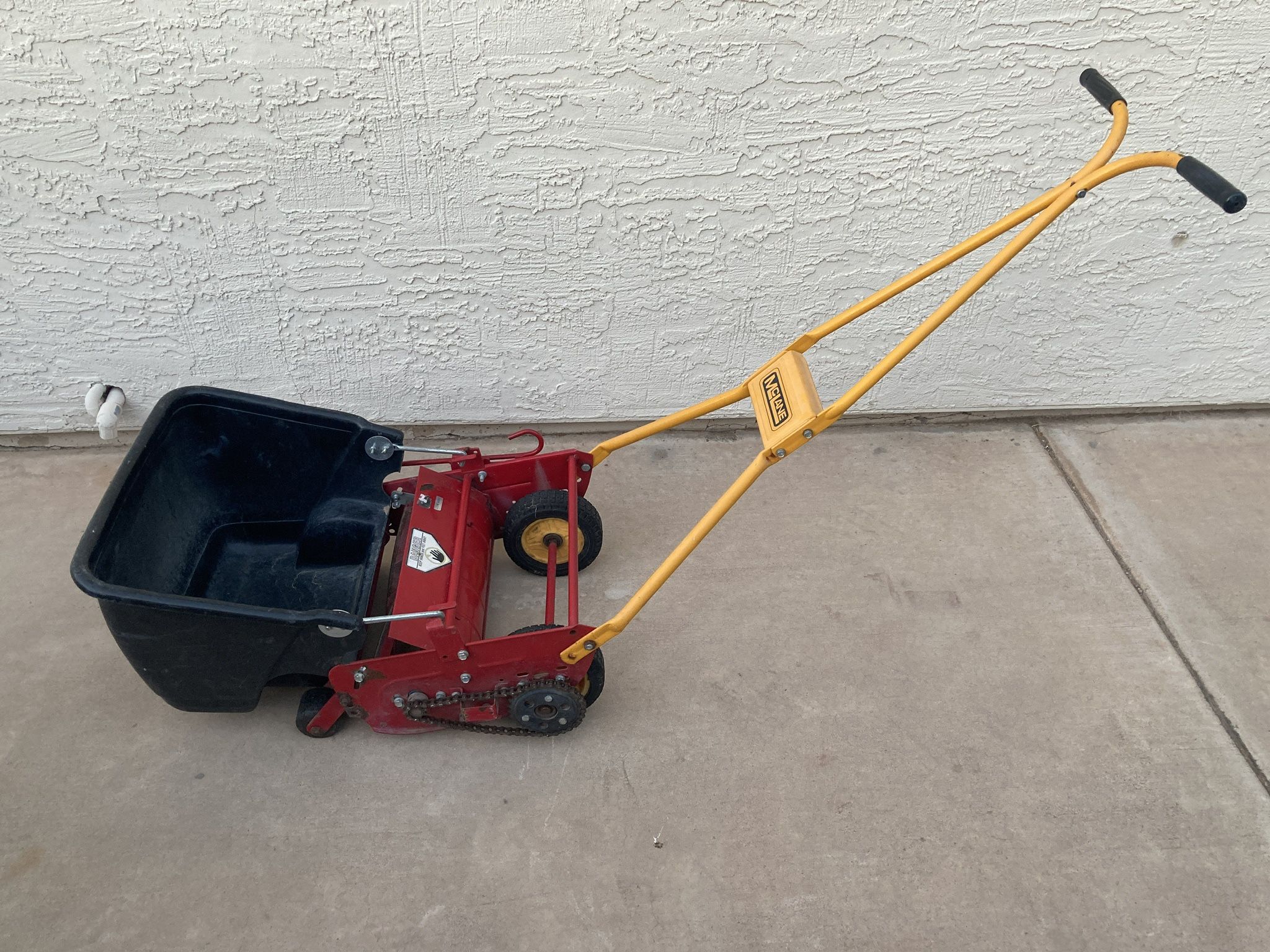 Hand Push Reel Mower with Hopper