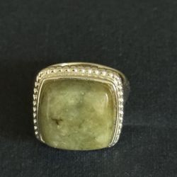 Green jade Ring In Sterling Silver 