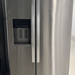 36” WHIRLPOOL S X S COUNTER-DEPHT REFRIGERATOR MODEL 2019 STAINLESS STEEL “WORKS GREAT “