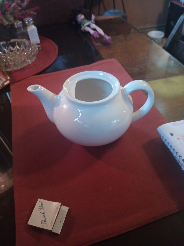 HIC Japan white Ceramic Teapot 