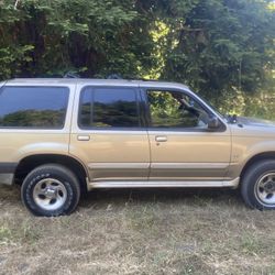 2000 Ford Explorer