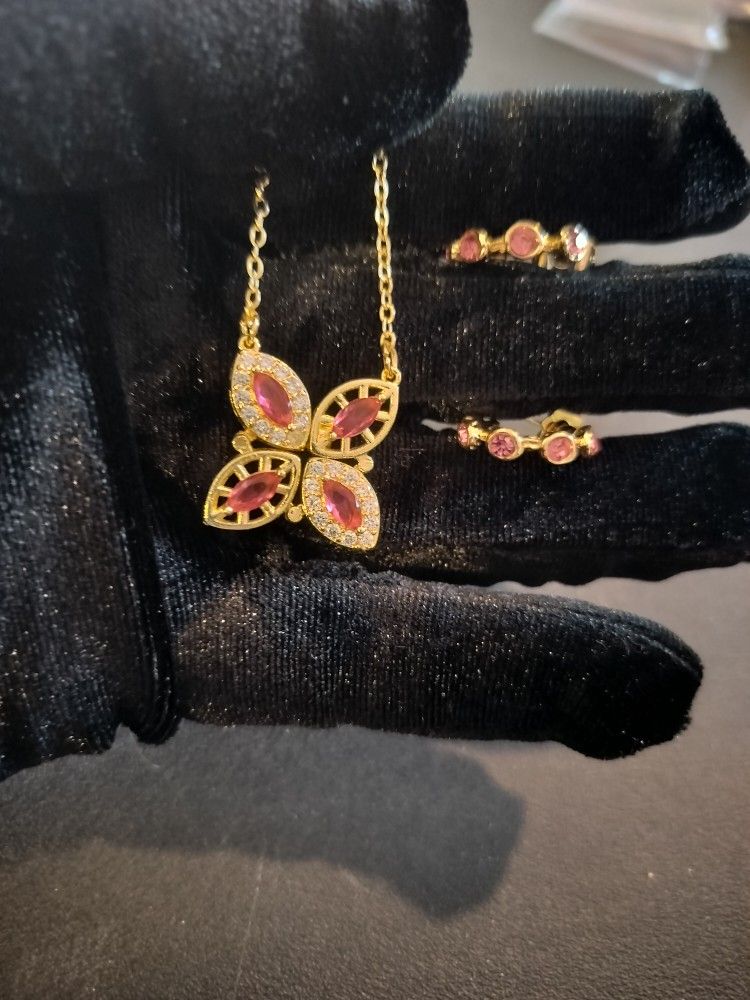 Juego De Aretes Y Cadena En Oro Laminado