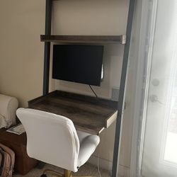 Better Homes and Garden Leaning Desk for Sale in Jupiter FL