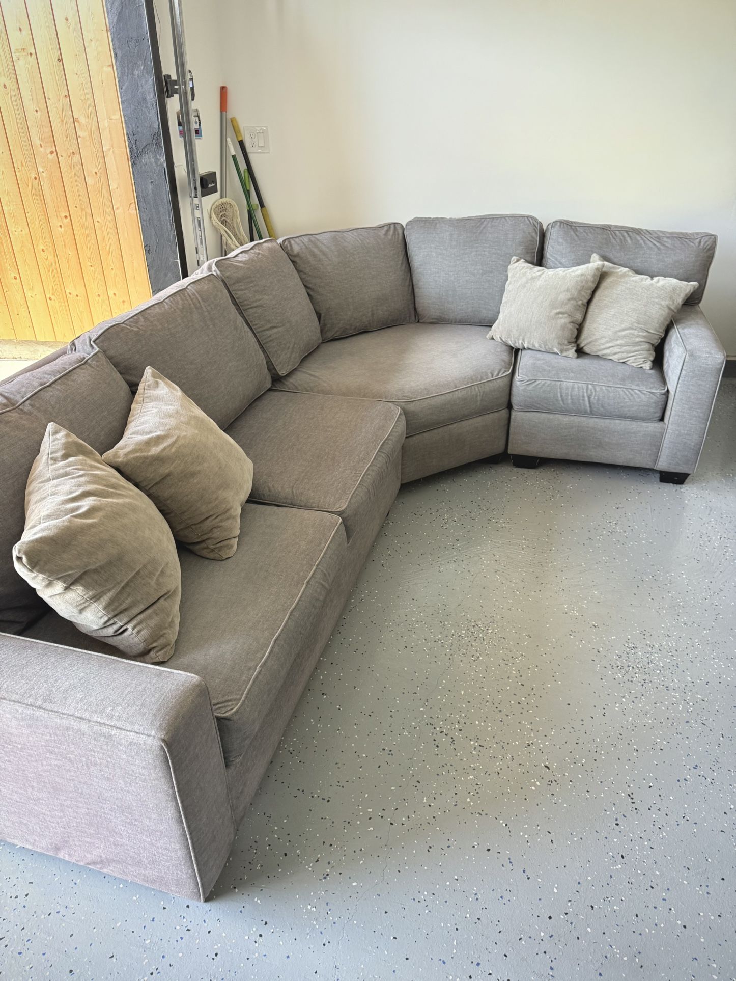 Modern Gray 3pc L-Shape Sectional Sofa with Corner Cuddler