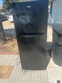 GE REFRIGERATOR