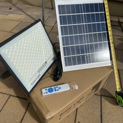 LED Solar Flood Light IP67 Dusk to Dawn 20AH battery 20W solar panel