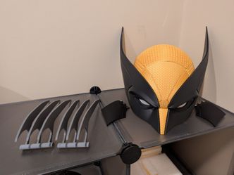 3d printed Wolverine helmet and claws