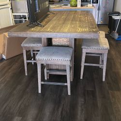 Bar High Table And 6 Barstools