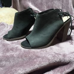 Nine West Black tie up wedge / heel Sz 7.5M