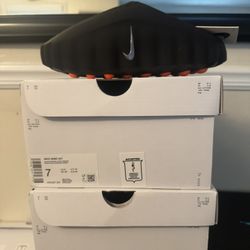 Black Nike Mind 001 Women’s slide size 7/9