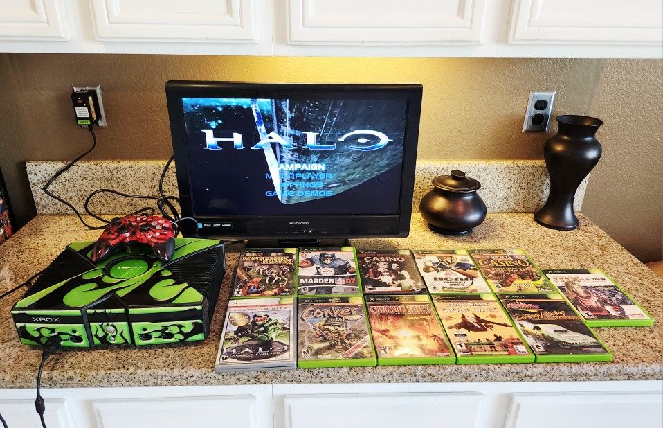 Original Microsoft Xbox set in Excellent Condition with tons of games!! (Read the Description plz)