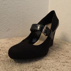Nine West Women’s Black Strapped Pumps