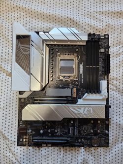ASUS X670E-A gaming wifi motherboard