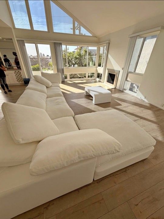 BRAND NEW BEAUTIFUL CLOUD BEIGE SECTIONAL SAME DAY DELIVERY