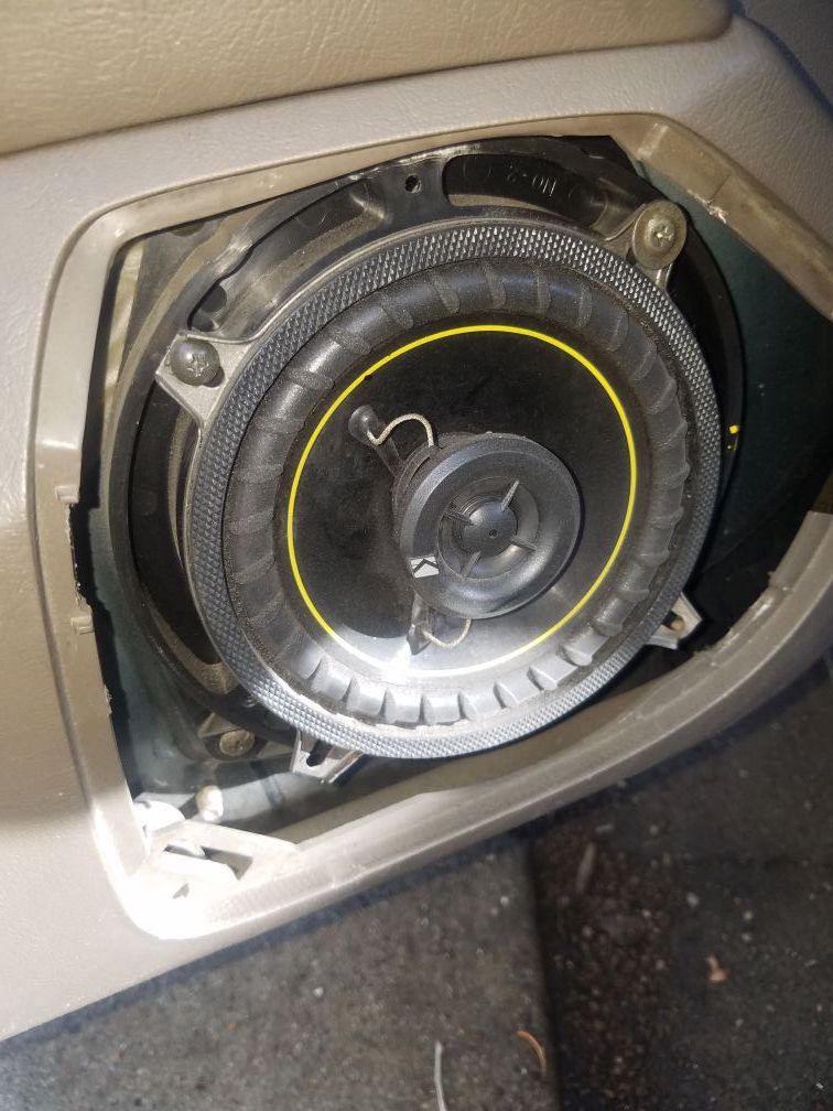 Kicker and pioneer speakers for honda or acrua