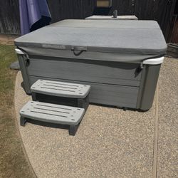 6 Person Hot Tub