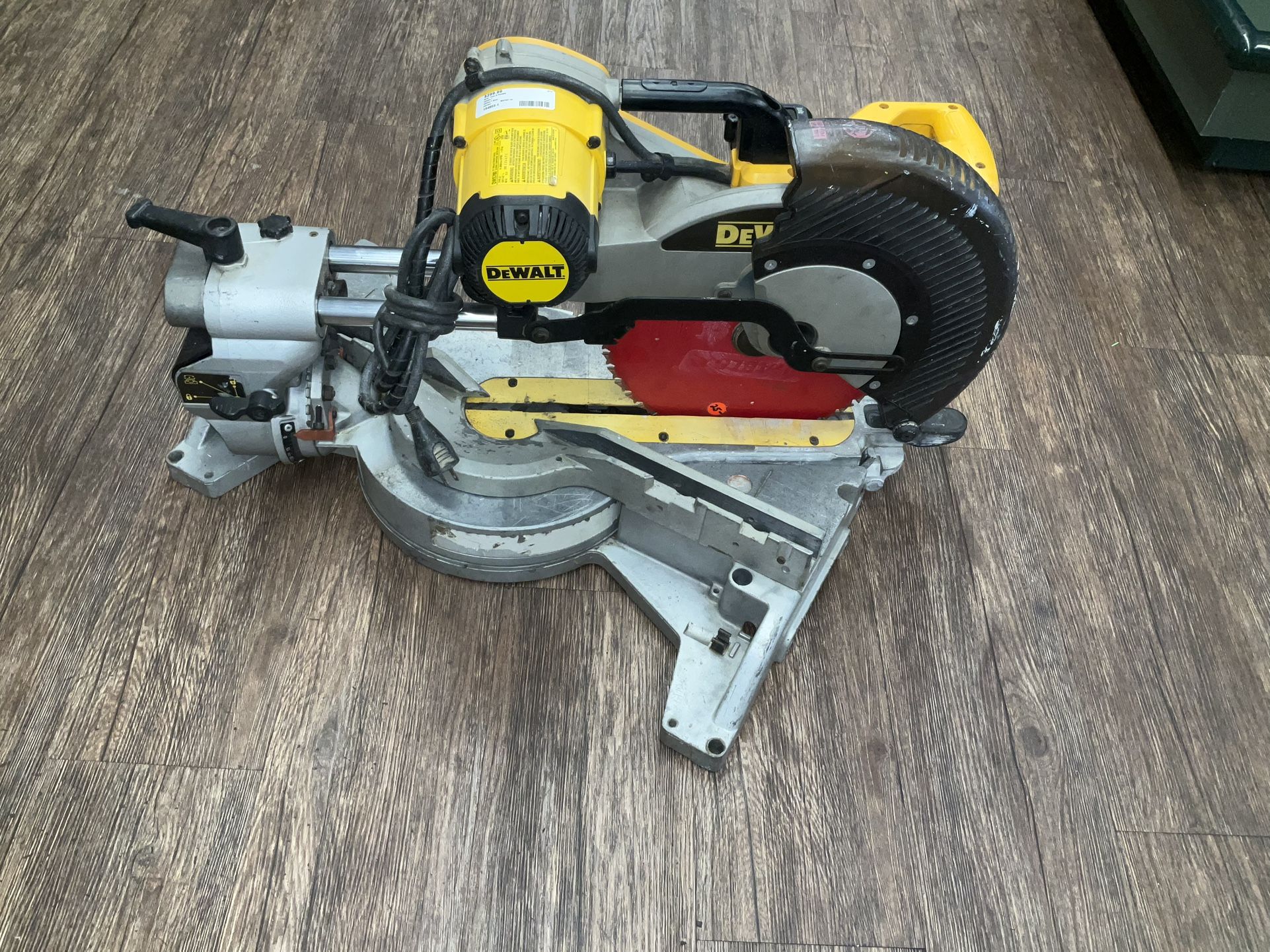 saw tools power DeWalt DWS780 12" (305mm) DOUBLE BEVEL SLIDING COMPOUND MITER SAW