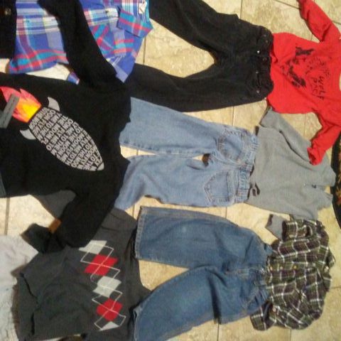3t boy pant 100 pieces of clothes $3 each shirt $3 each pants $3 each pj $3 fleece jacket $150 for all $100 pieces