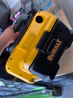 DEWALT shop vacuum