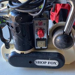 Shop Fox Wood Feeder