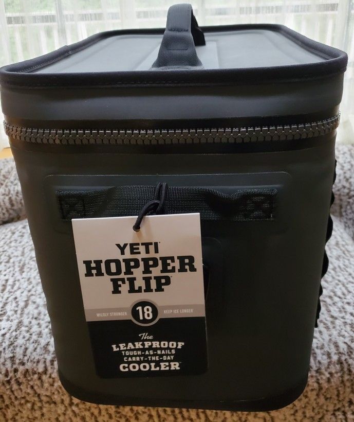 Yeti Hopper Flip 18 Portable Soft Cooler for Sale in Queens, NY