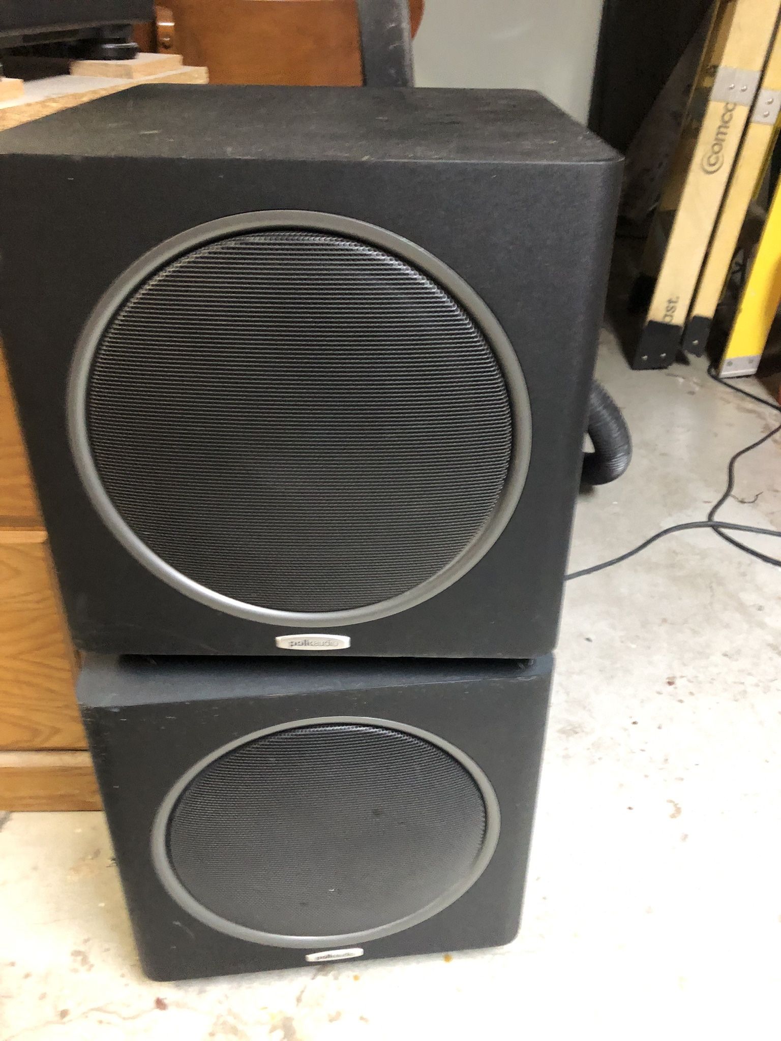 2 Polk Audio Powered Sub Woofers Psw110