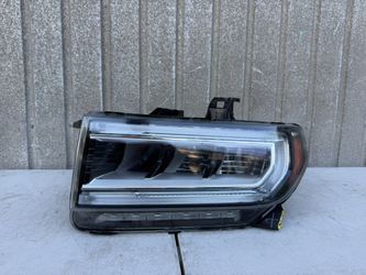 2020 2021 2022 2023 GMC Acadia Headlight Headlamp Left Driver Side LH Used Original OEM *Small Crack At Lens 