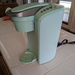 Keurig K-Cup Pod Coffee Maker ( Oasis )