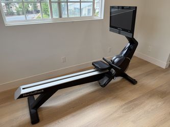 NordicTrack RW900 Rower w/ 22” Touchscreen – Excellent Condition