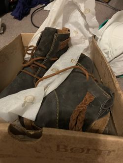 Born temple dark gray boots new size 8-8.5