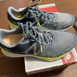 New Men’s Tennis Shoes Size 9.5 