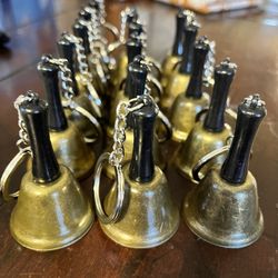 16 Table Wedding kissing bells