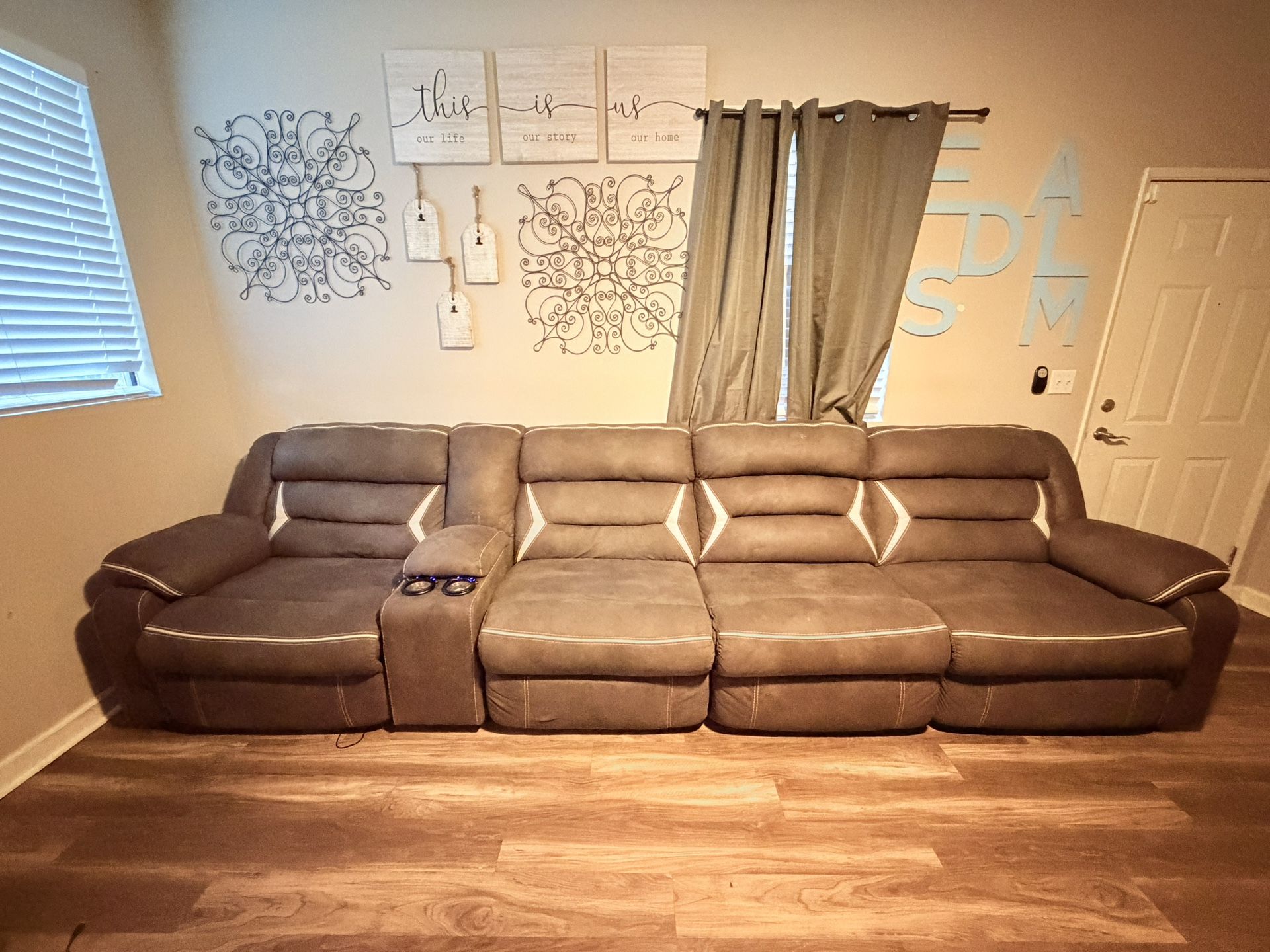 Like New Power Reclining Sectional, Super Comfy & Moderner Look