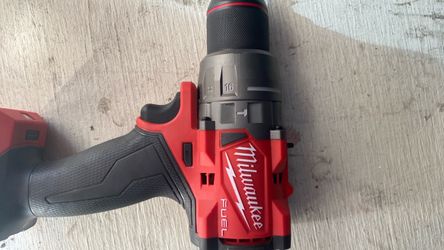 Miluakee fuel drill with xc 5.0 battery