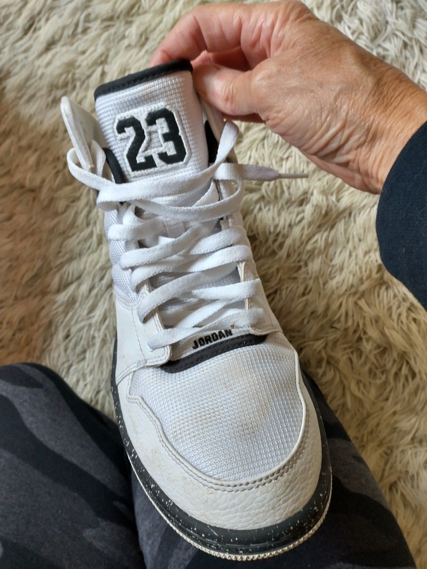 Jordan shoes with top 23 on the tongue