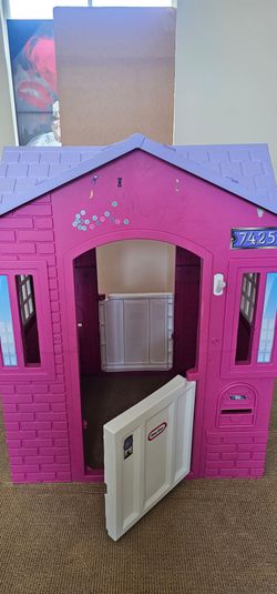 Girls playhouse