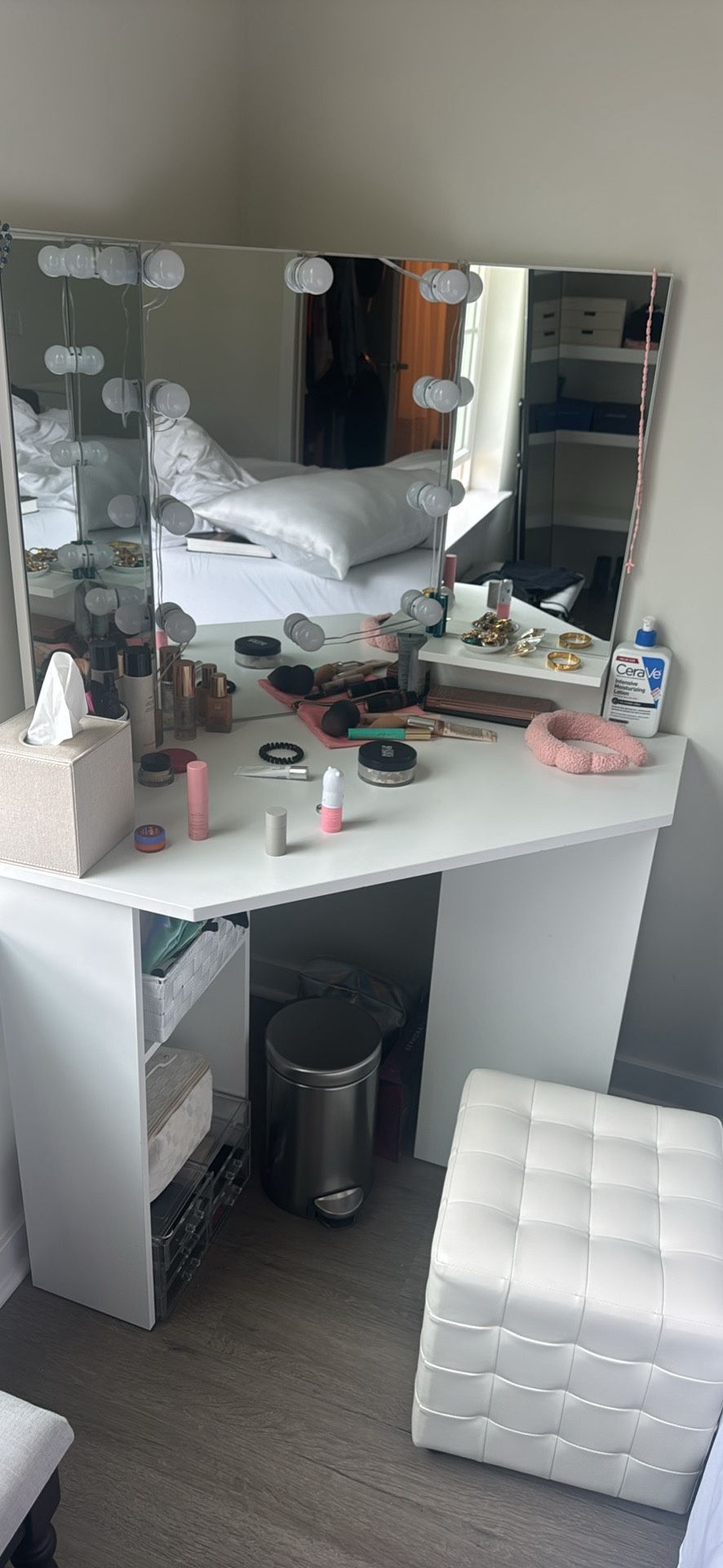 Makeup Vanity With Ottoman