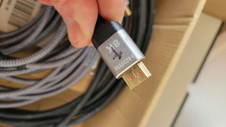 Box: 8K HDMI Cables + TV Mount