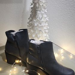 $28 GRAY Platform Boots 8.5 