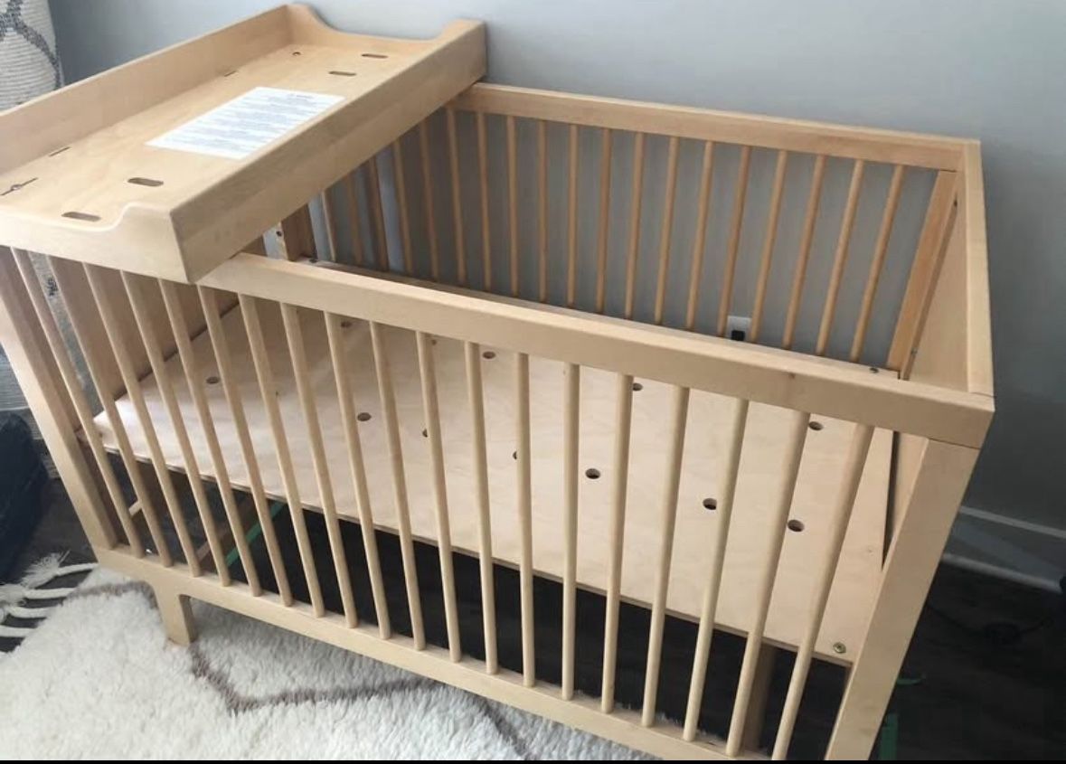 Oeuf Sparrow Crib & Changing Table - birch