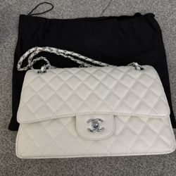CHANEL Classic Jumbo white